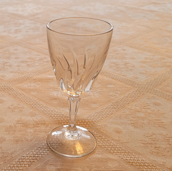 A set of six glass sherry glasses. - Picture 3 of 3